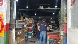 Decon e Garras recolhem garrafas de cacha&ccedil;a e vodka em conveni&ecirc;ncia e mercado