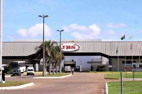 Homem armado invade frigor&iacute;fico da JBS e atira contra funcion&aacute;rio