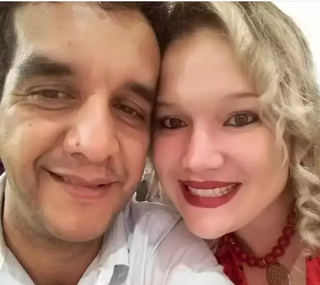 V&iacute;tima e suspeito de feminic&iacute;dio t&ecirc;m despedida com caix&otilde;es lado a lado 