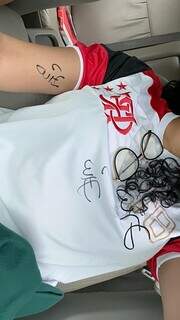 F&atilde; tatua aut&oacute;grafo de Zico ap&oacute;s encontro com &iacute;dolo do Flamengo