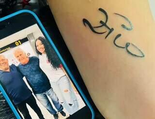 F&atilde; tatua aut&oacute;grafo de Zico ap&oacute;s encontro com &iacute;dolo do Flamengo