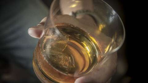 Bares ter&atilde;o 10 dias para refor&ccedil;ar rigor na checagem de bebidas adulteradas