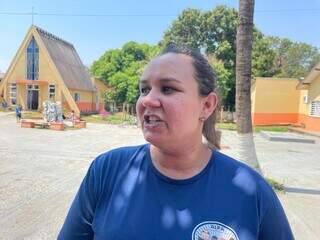 Com m&uacute;sica e divers&atilde;o, crian&ccedil;as recebem 500 hamb&uacute;rgueres em a&ccedil;&atilde;o
