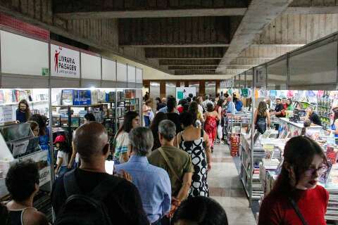 Bienal Pantanal re&uacute;ne quase 6 mil pessoas em dia de estreia