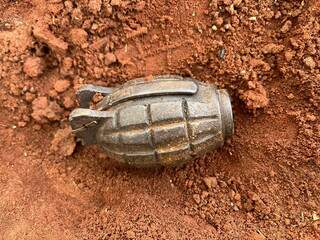 Policiais explodem granada encontrada por morador em pote de sorvete