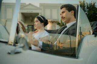Ensaio de casamento inspirado nos anos 1950 parece sa&iacute;do de um filme