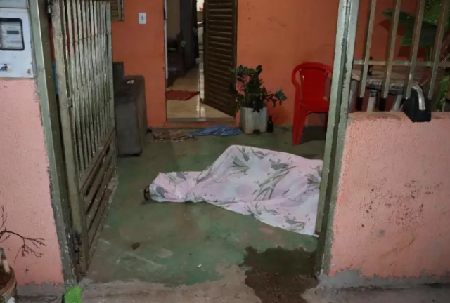 &ldquo;Podia ter sido eu ou minha m&atilde;e&rdquo;, diz rapaz que matou padrasto a facadas