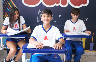 Col&eacute;gio F&ecirc;nnix celebra 35 anos e firma parceria com o Sistema COC