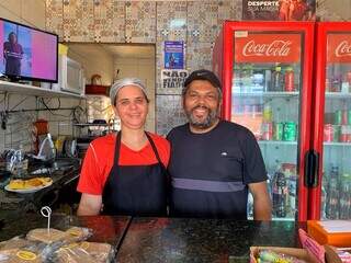 H&aacute; 18 anos, casal madruga para fazer esfiha pantaneira no Aero Rancho