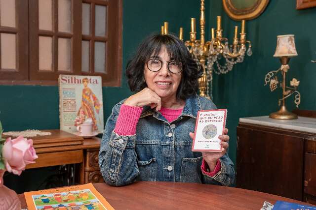 Entre poesia e estrelas, escritora relan&ccedil;a obra e chega &agrave;s bibliotecas p&uacute;blicas