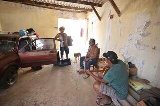 Literalmente sem teto, fam&iacute;lia pode ter casa reformada com programa federal