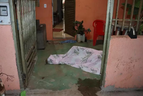 &ldquo;Podia ter sido eu ou minha m&atilde;e&rdquo;, diz rapaz que matou padrasto a facadas