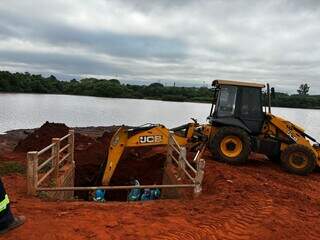 Lago do Amor passa por limpeza para evitar novos transbordamentos