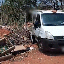 Morador flagra despejo de lixo e entulho em terreno do Jardim Veraneio