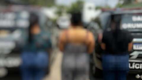 Por ci&uacute;mes, tr&ecirc;s irm&atilde;s sequestram, espancam e abandonam mulher em estrada