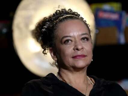 1&ordf; imortal negra da ABL, Ana Maria Gon&ccedil;alves &eacute; destaque na Bienal hoje 