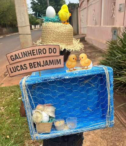 No Dia da Mochila Maluca, teve gente que apelou para o pintinho vivo