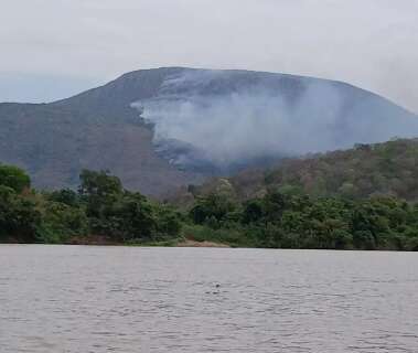 Fogo devasta mais 7 mil hectares na Serra do Amolar em dois dias
