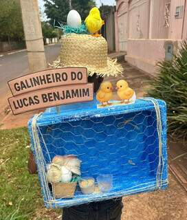 No Dia da Mochila Maluca, teve gente que apelou para o pintinho vivo