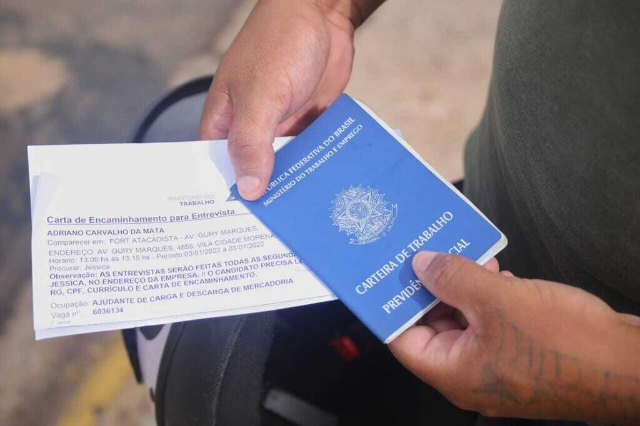 Ag&ecirc;ncia municipal oferece 1.025 vagas para quem busca o primeiro trabalho