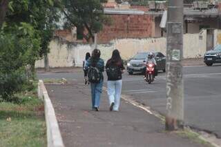 Moradores afirmam se sentir inseguros ap&oacute;s assassinato em frente &agrave; pra&ccedil;a