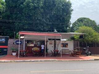 Helena perdeu emprego e fez da cal&ccedil;ada uma lanchonete baixo-custo