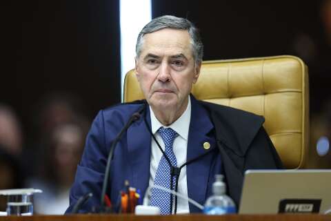 Lu&iacute;s Roberto Barroso se emociona ao anunciar sua aposentadoria do STF