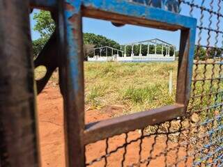 Fim de uma era: pr&eacute;dio da antiga Uniderp Agr&aacute;rias &eacute; demolido