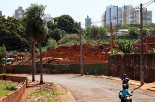 Córrego Vendas tem água barrenta e sinais de despejo de cimento Córrego Vendas tem água barrenta e sinais de despejo de cimento