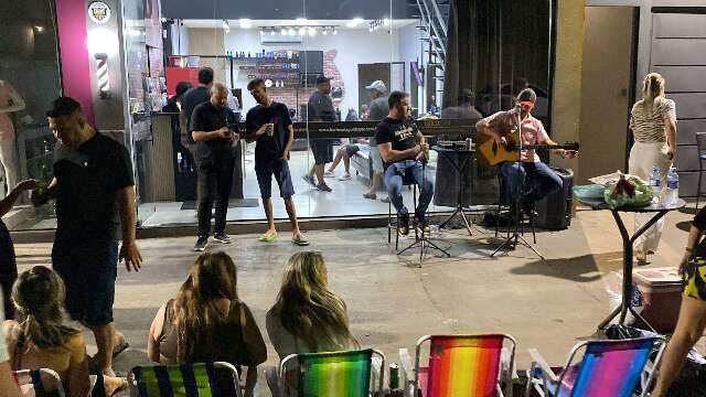 No Buriti, amigos se reúnem na barbearia para a “Quarta da Fofoca”