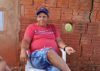 Batistão vive entre buracos e esgoto em bairro “asfaltado” só no papel Batistão vive entre buracos e esgoto em bairro “asfaltado” só no papel