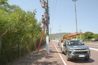 Corumbá retoma serviço de recuperação da iluminação pública com decisão do TCE Corumbá retoma serviço de recuperação da iluminação pública com decisão do TCE