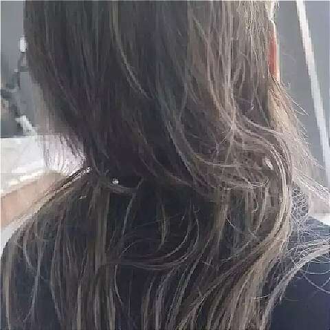&ldquo;Jamais esperaria de mulheres&rdquo;, diz jovem com cabelo cortado ao ser espancada