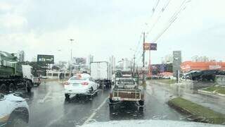Chuva volta a Campo Grande com ventos fortes ap&oacute;s 8 dias de calor e estiagem