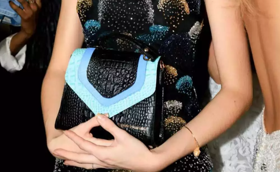 Bolsas de marca de MS são usadas em desfile no Paris Fashion Week