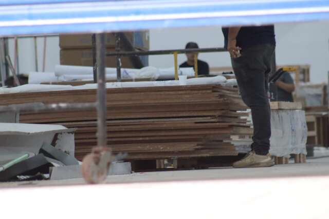 Trabalhador morre prensado por placas em obra de nova loja de m&oacute;veis no Noroeste