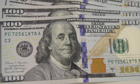 D&oacute;lar dispara a R$ 5,50 com tens&atilde;o comercial entre EUA e China