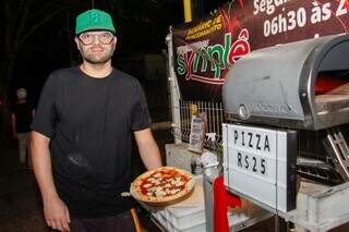 Cabrini acende o forno e abre pizzaria de rua na cal&ccedil;ada de casa