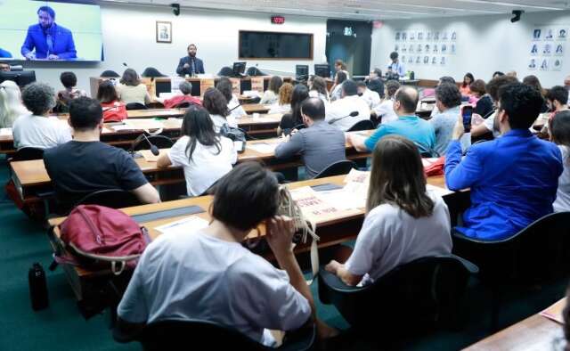 Comiss&atilde;o aprova projeto que pro&iacute;be demiss&atilde;o arbitr&aacute;ria de concursados