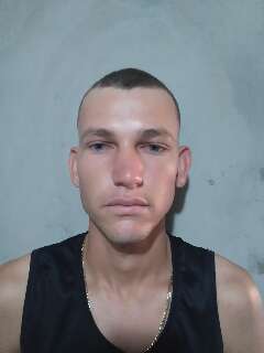 Suspeito de amea&ccedil;ar policial &eacute; capturado com rev&oacute;lveres e 70 muni&ccedil;&otilde;es