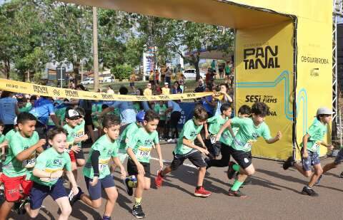 Com incentivo da fam&iacute;lia, pequenos atletas correm e se divertem em maratona kids