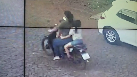 Menina de 3 anos morre ap&oacute;s cair de motocicleta com m&atilde;e e irm&atilde;