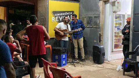 Com &ldquo;microfone aberto&rdquo;, bar do Tiradentes tem tradi&ccedil;&atilde;o do boteco raiz