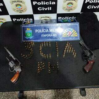 Suspeito de amea&ccedil;ar policial &eacute; preso com rev&oacute;lveres e 70 muni&ccedil;&otilde;es