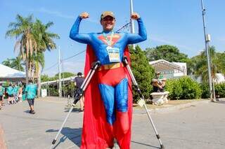 &quot;Superman Cuiabano&quot; do Cear&aacute; erra inscri&ccedil;&atilde;o e corre 10 km mesmo amputado