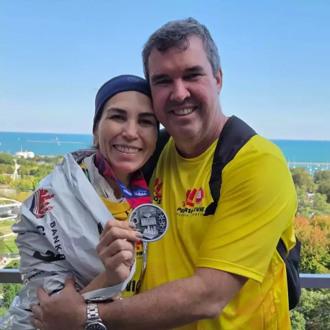 Riedel comemora vit&oacute;ria da esposa em Chicago: &quot;Parab&eacute;ns, Moqui!&quot;