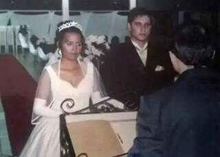 Amor de bus&atilde;o rendeu casamento, mas vida levou marido de K&aacute;tia