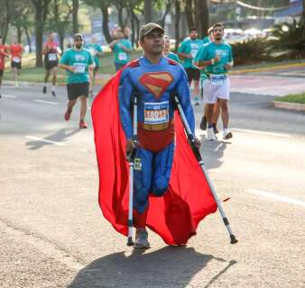 &quot;Superman Cuiabano&quot; do Cear&aacute; erra inscri&ccedil;&atilde;o e corre 10 km mesmo amputado