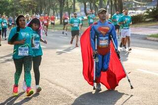 &quot;Superman Cuiabano&quot; do Cear&aacute; erra inscri&ccedil;&atilde;o e corre 10 km mesmo amputado