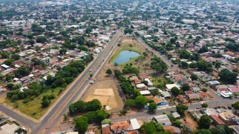 Mulher &eacute; morta com duas facadas no peito e encontrada embaixo de &aacute;rvore